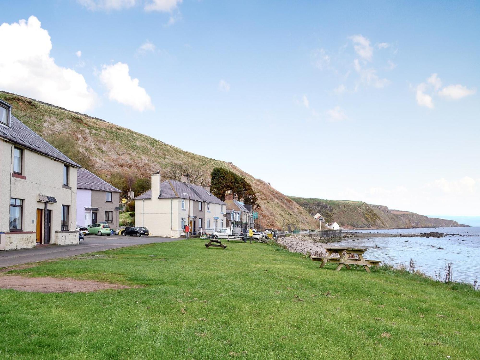 Archies Cottage Burnmouth Exterior photo